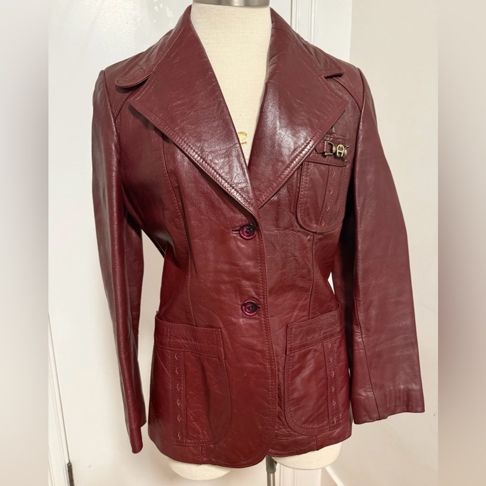 Vintage 90s Etienne Aigner
Burgundy Leather Tailored Blazer
W/gold Logo Size 12